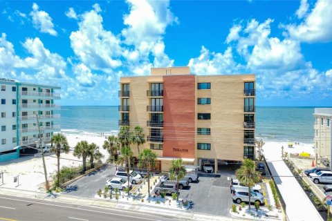 Condo in Madeira Beach, Florida, 2 bedrooms  № 1724734 - photo 2