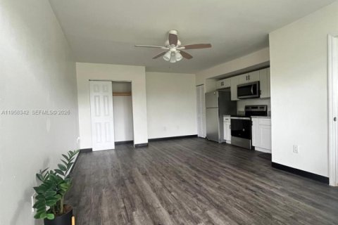 Appartement à louer à Miami, Floride: 46.64 m2 № 2024749 - photo 3
