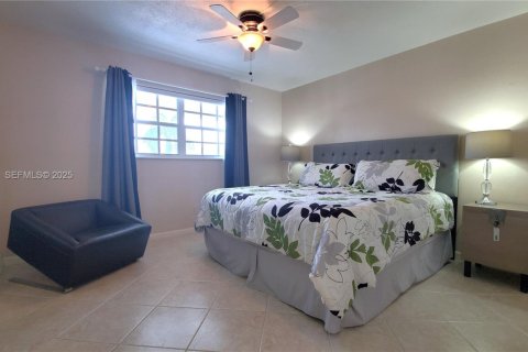 Condominio en venta en Hallandale Beach, Florida, 1 dormitorio, 65.03 m2 № 2034836 - foto 9