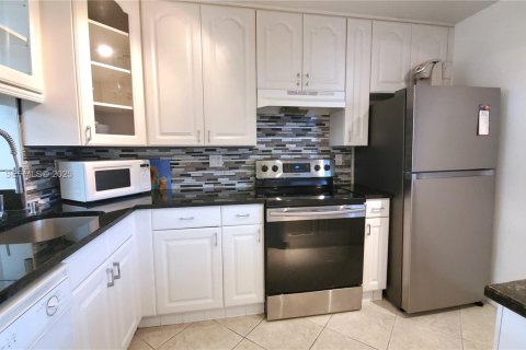 Condominio en venta en Hallandale Beach, Florida, 1 dormitorio, 65.03 m2 № 2034836 - foto 4