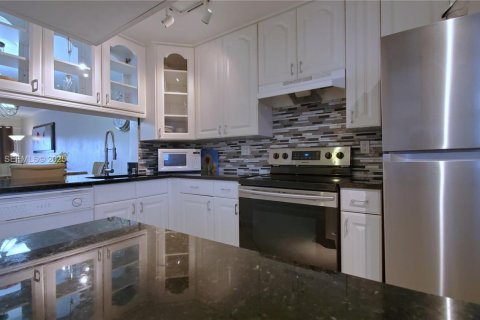 Condominio en venta en Hallandale Beach, Florida, 1 dormitorio, 65.03 m2 № 2034836 - foto 3