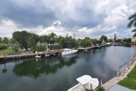 Condominio en venta en Hallandale Beach, Florida, 1 dormitorio, 65.03 m2 № 2034836 - foto 16