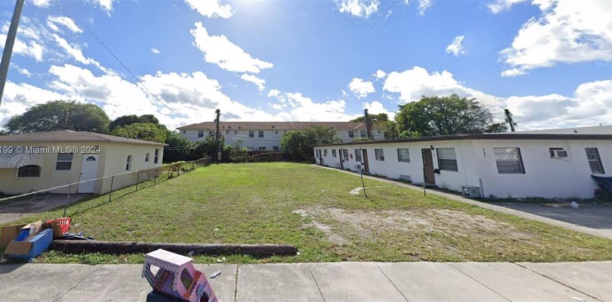 Propiedad comercial en Hallandale Beach, Florida № 1966745