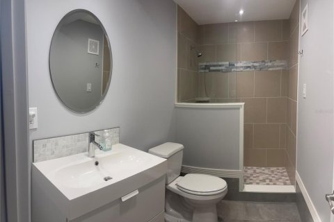 House in Longboat Key, Florida 3 bedrooms, 294.59 sq.m. № 1295974 - photo 13