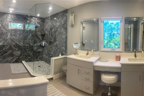 House in Longboat Key, Florida 3 bedrooms, 294.59 sq.m. № 1295974 - photo 11