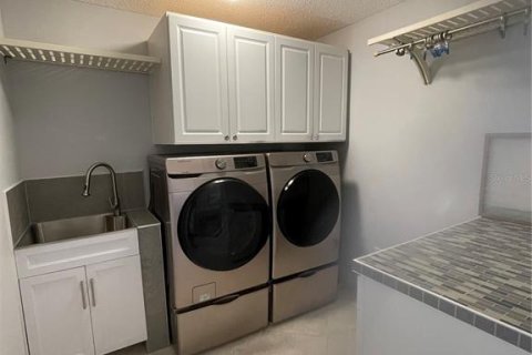 House in Longboat Key, Florida 3 bedrooms, 294.59 sq.m. № 1295974 - photo 10