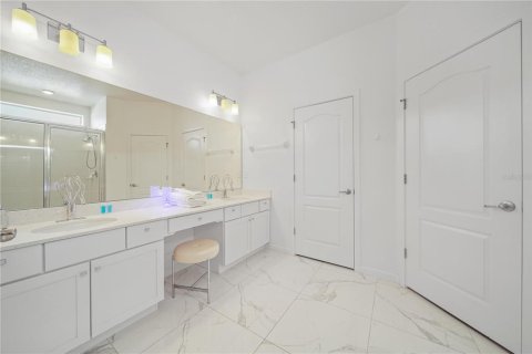 Casa en venta en Kissimmee, Florida, 14 dormitorios, 581.1 m2 № 1898458 - foto 12