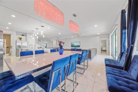 Casa en venta en Kissimmee, Florida, 14 dormitorios, 581.1 m2 № 1898458 - foto 17