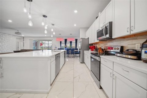 Casa en venta en Kissimmee, Florida, 14 dormitorios, 581.1 m2 № 1898458 - foto 15