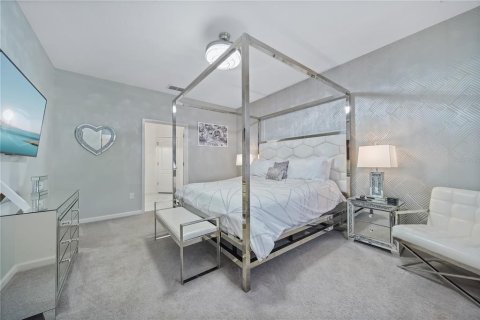 Casa en venta en Kissimmee, Florida, 14 dormitorios, 581.1 m2 № 1898458 - foto 11