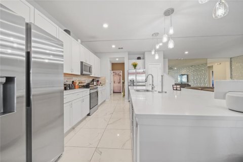 Casa en venta en Kissimmee, Florida, 14 dormitorios, 581.1 m2 № 1898458 - foto 16