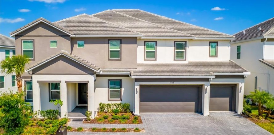 Casa en Kissimmee, Florida 14 dormitorios, 581.1 m2 № 1898458