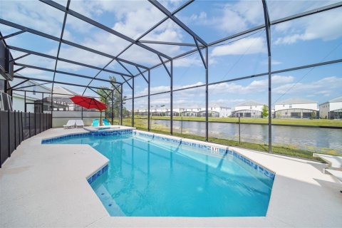 Casa en venta en Kissimmee, Florida, 14 dormitorios, 581.1 m2 № 1898458 - foto 2