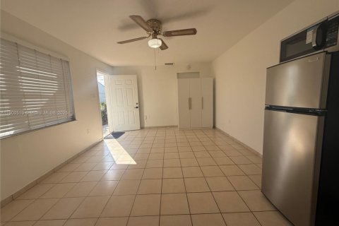 Villa ou maison à louer à Miami, Floride: 89.84 m2 № 1953138 - photo 7