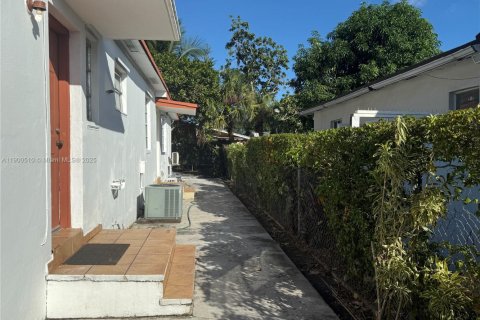 Villa ou maison à louer à Miami, Floride: 89.84 m2 № 1953138 - photo 8