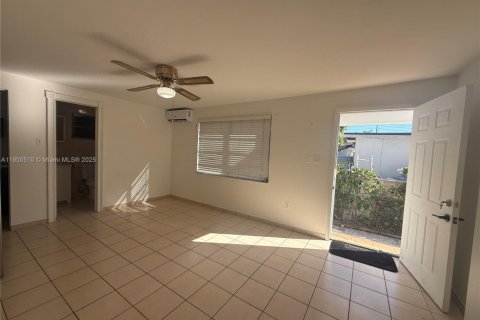 Villa ou maison à louer à Miami, Floride: 89.84 m2 № 1953138 - photo 3