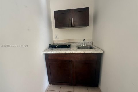 Villa ou maison à louer à Miami, Floride: 89.84 m2 № 1953138 - photo 4