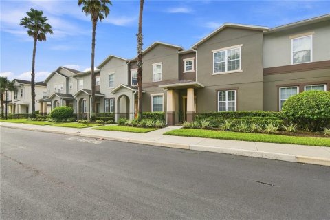 Townhouse in Sanford, Florida 3 bedrooms, 144 sq.m. № 2299596 - photo 2