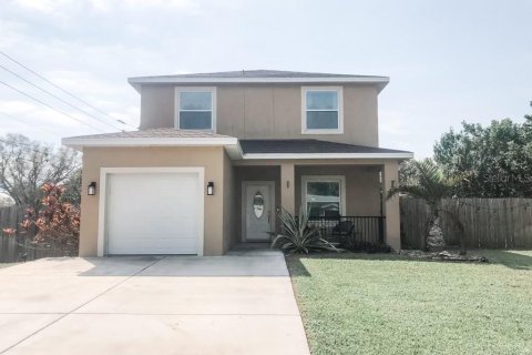 House in Clearwater, Florida 3 bedrooms, 156.08 sq.m. № 1915333 - photo 1