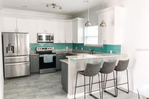 House in Clearwater, Florida 3 bedrooms, 156.08 sq.m. № 1915333 - photo 7