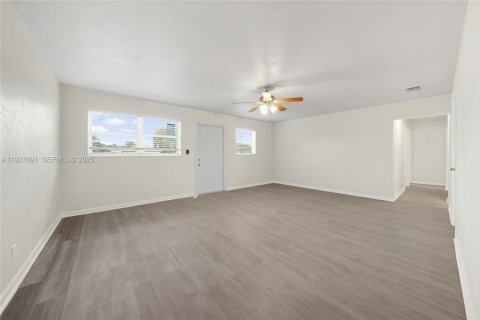 House in Fort Lauderdale, Florida 3 bedrooms, 109.25 sq.m. № 1987635 - photo 2