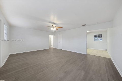 House in Fort Lauderdale, Florida 3 bedrooms, 109.25 sq.m. № 1987635 - photo 4