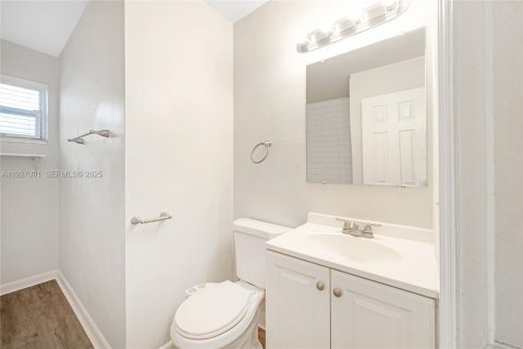 House in Fort Lauderdale, Florida 3 bedrooms, 109.25 sq.m. № 1987635 - photo 16