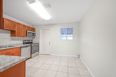 House in Fort Lauderdale, Florida 3 bedrooms, 109.25 sq.m. № 1987635 - photo 6
