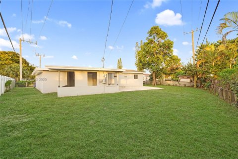 House in Fort Lauderdale, Florida 3 bedrooms, 109.25 sq.m. № 1987635 - photo 28