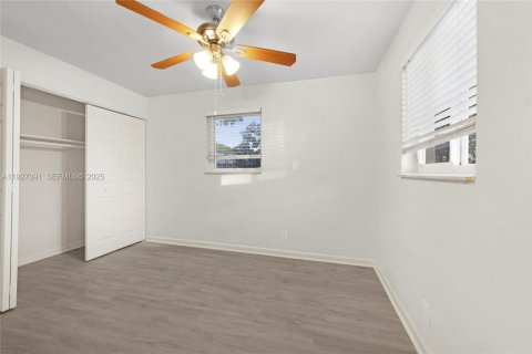 House in Fort Lauderdale, Florida 3 bedrooms, 109.25 sq.m. № 1987635 - photo 14