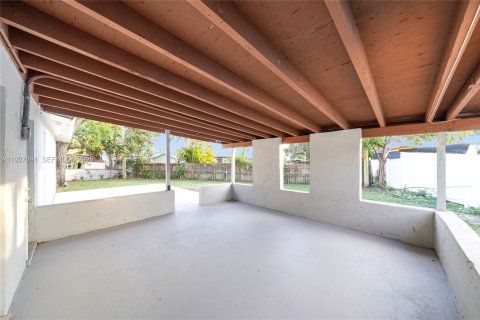 House in Fort Lauderdale, Florida 3 bedrooms, 109.25 sq.m. № 1987635 - photo 21