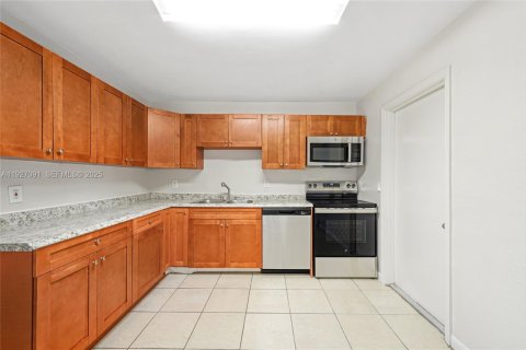 House in Fort Lauderdale, Florida 3 bedrooms, 109.25 sq.m. № 1987635 - photo 5