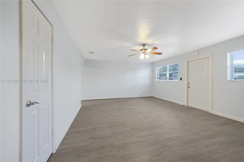 House in Fort Lauderdale, Florida 3 bedrooms, 109.25 sq.m. № 1987635 - photo 3
