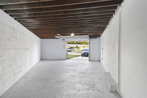 House in Fort Lauderdale, Florida 3 bedrooms, 109.25 sq.m. № 1987635 - photo 18