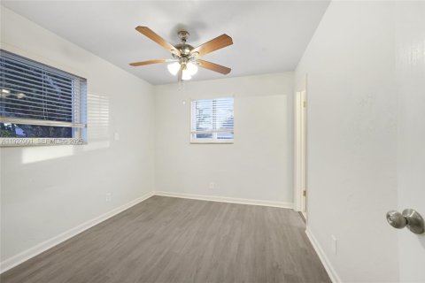 House in Fort Lauderdale, Florida 3 bedrooms, 109.25 sq.m. № 1987635 - photo 15