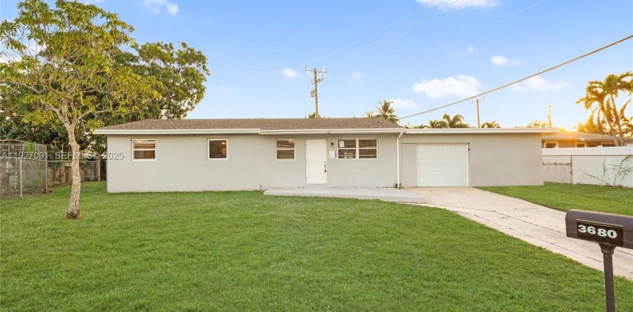 House in Fort Lauderdale, Florida 3 bedrooms, 109.25 sq.m. № 1987635