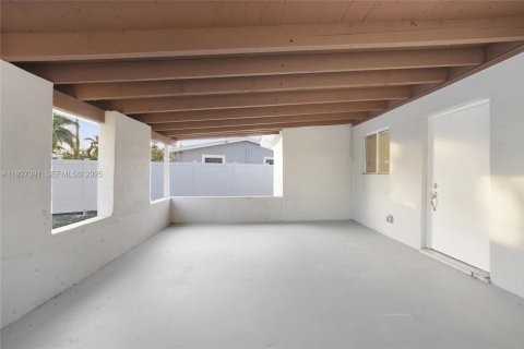 House in Fort Lauderdale, Florida 3 bedrooms, 109.25 sq.m. № 1987635 - photo 20