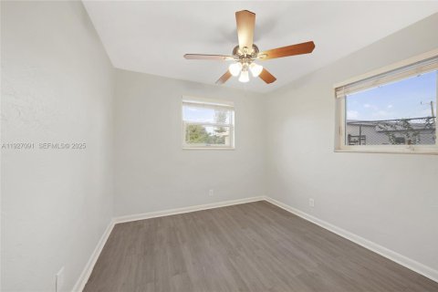 House in Fort Lauderdale, Florida 3 bedrooms, 109.25 sq.m. № 1987635 - photo 12