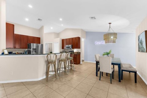 House in Port Charlotte, Florida 4 bedrooms, 211.45 sq.m. № 2166567 - photo 14