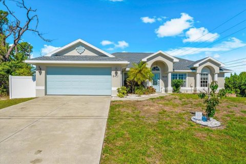 House in Port Charlotte, Florida 4 bedrooms, 211.45 sq.m. № 2166567