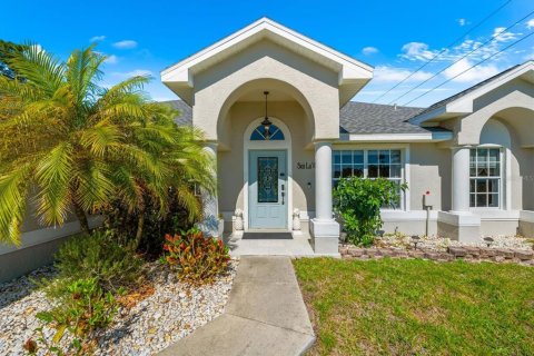House in Port Charlotte, Florida 4 bedrooms, 211.45 sq.m. № 2166567 - photo 3