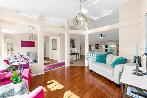House in Port Charlotte, Florida 4 bedrooms, 211.45 sq.m. № 2166567 - photo 6