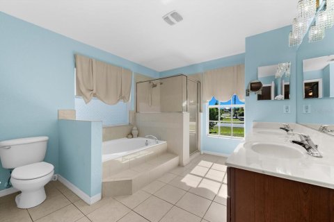 House in Port Charlotte, Florida 4 bedrooms, 211.45 sq.m. № 2166567 - photo 21