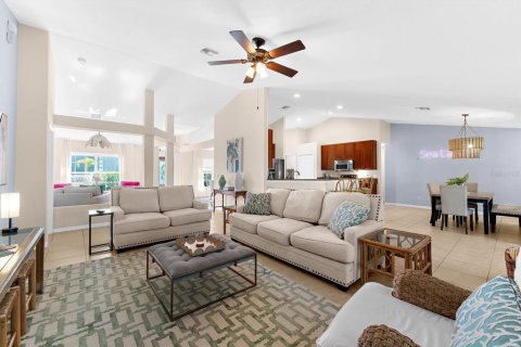 House in Port Charlotte, Florida 4 bedrooms, 211.45 sq.m. № 2166567 - photo 13