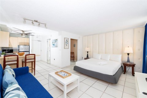 Copropriété à louer à Miami Beach, Floride: 37.16 m2 № 2252130 - photo 2