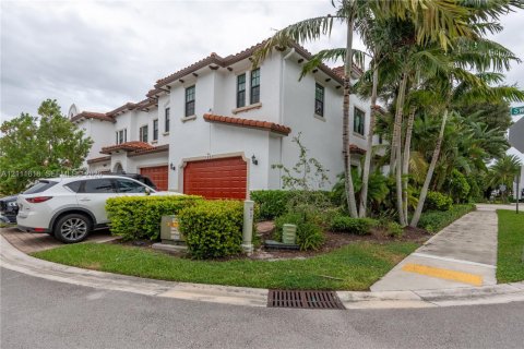Touwnhouse à louer à Pembroke Pines, Floride: 3 chambres, 208.66 m2 № 2439367 - photo 3