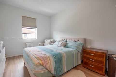 Touwnhouse à louer à Pembroke Pines, Floride: 3 chambres, 208.66 m2 № 2439367 - photo 14