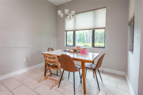 Touwnhouse à louer à Pembroke Pines, Floride: 3 chambres, 208.66 m2 № 2439367 - photo 9