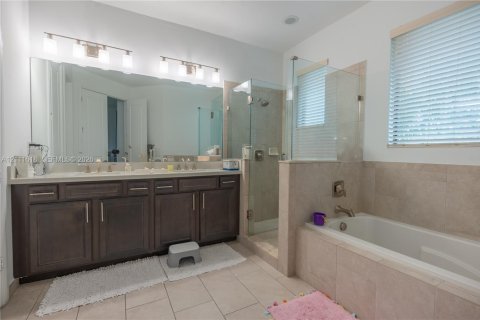 Touwnhouse à louer à Pembroke Pines, Floride: 3 chambres, 208.66 m2 № 2439367 - photo 11