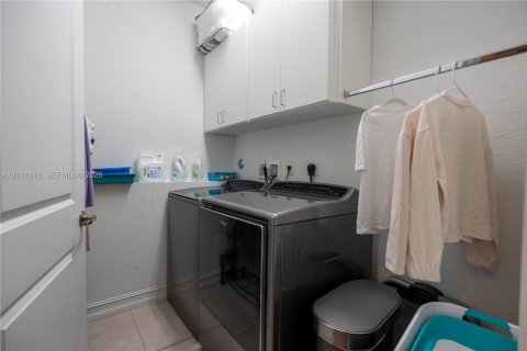 Touwnhouse à louer à Pembroke Pines, Floride: 3 chambres, 208.66 m2 № 2439367 - photo 16